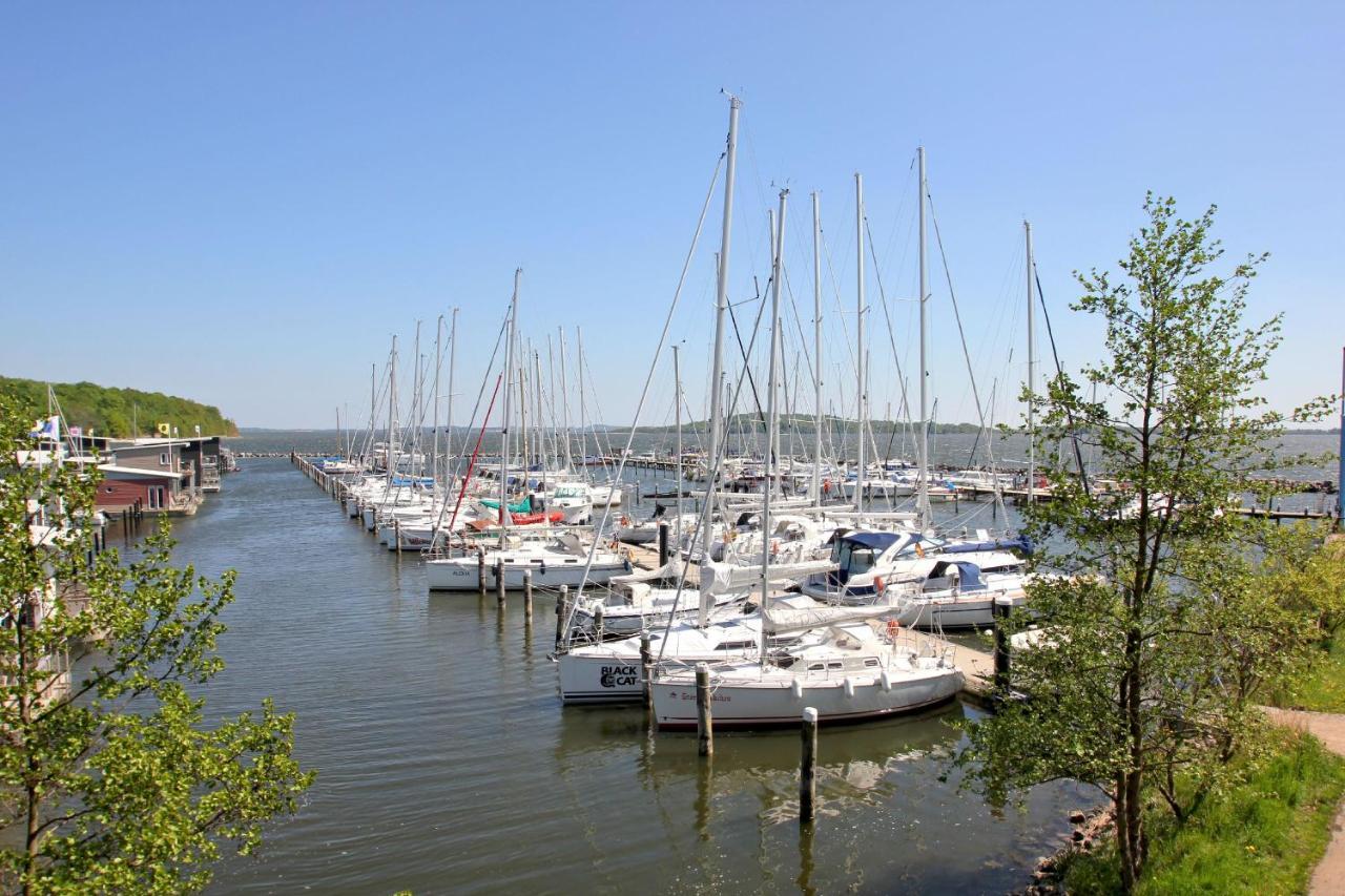 Hafennahe Penthousewohnung Mit Meerblick - Hafenresidenz Lauterbach Fewo 2-7 Bagian luar foto
