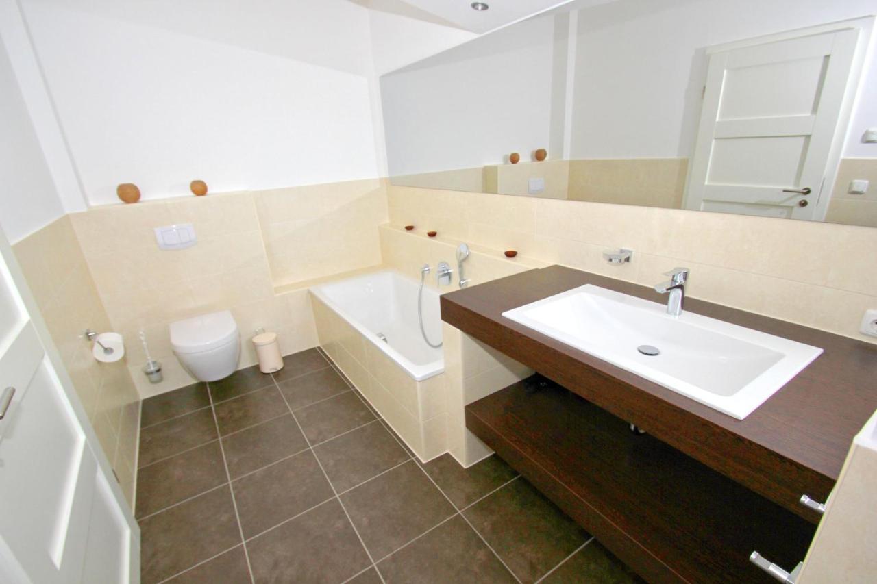 Hafennahe Penthousewohnung Mit Meerblick - Hafenresidenz Lauterbach Fewo 2-7 Bagian luar foto