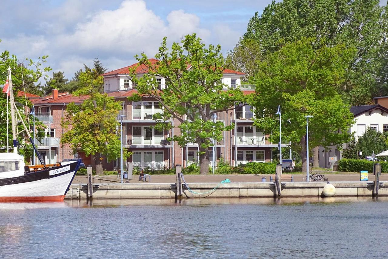 Hafennahe Penthousewohnung Mit Meerblick - Hafenresidenz Lauterbach Fewo 2-7 Bagian luar foto