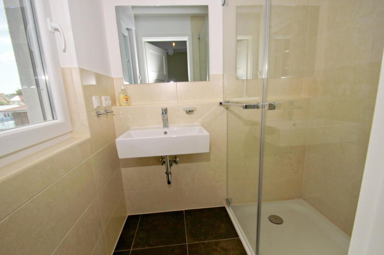 Hafennahe Penthousewohnung Mit Meerblick - Hafenresidenz Lauterbach Fewo 2-7 Bagian luar foto
