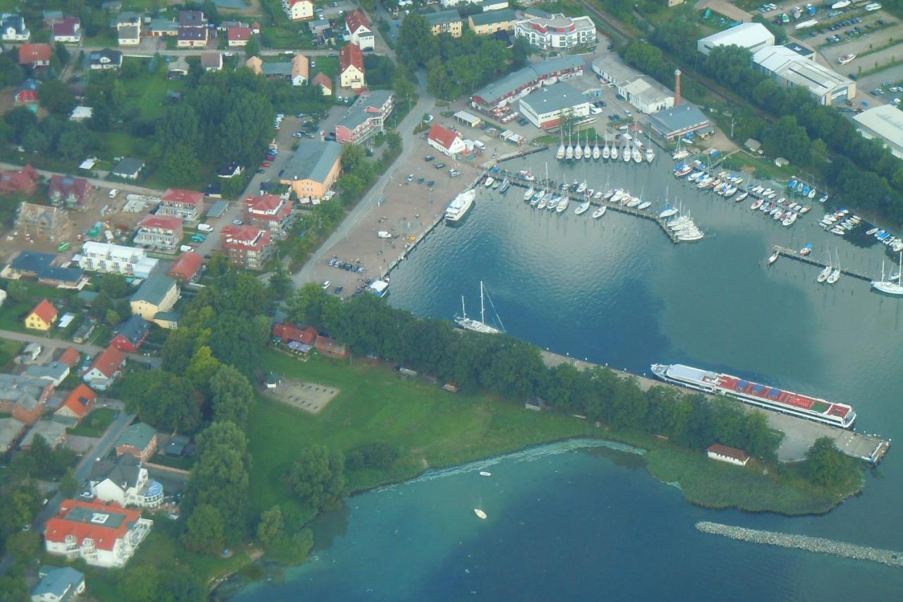 Hafennahe Penthousewohnung Mit Meerblick - Hafenresidenz Lauterbach Fewo 2-7 Bagian luar foto